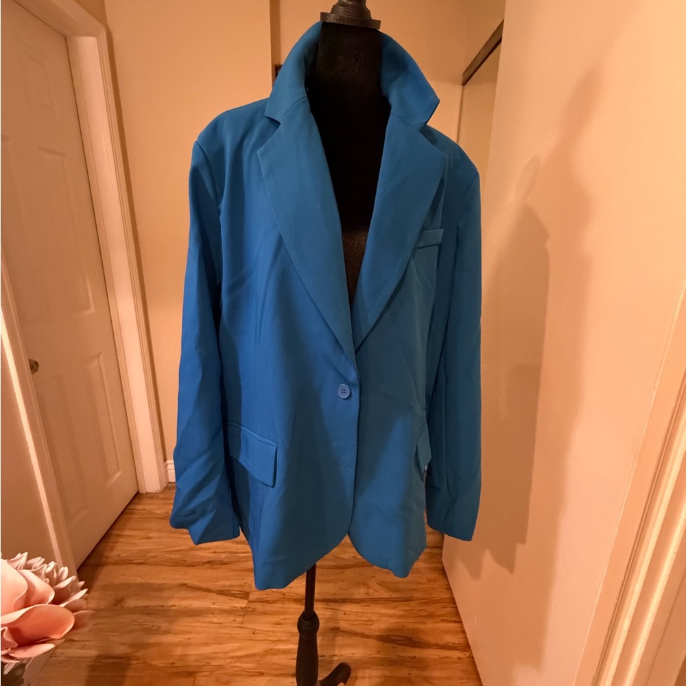 Chic Women's Blue Blazer